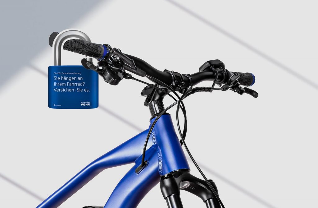 Werbekampagne für Versicherungen: Hangtag am POS